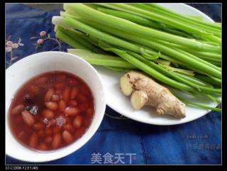 姜汁西芹的做法步骤：1