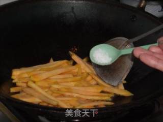 糖醋红薯条的做法步骤：5