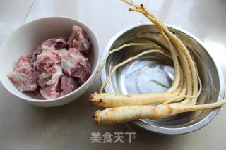 臭参排骨汤的做法步骤：1