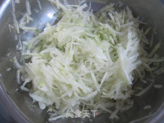 萝卜丝饼的做法步骤：1