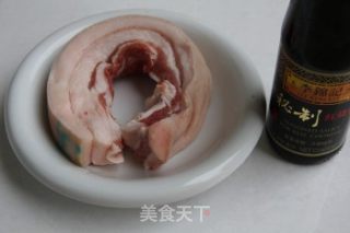 秘制红烧肉的做法步骤：1