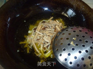 咸蛋黄茶树菇的做法步骤：7