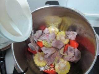 玉米炖排骨的做法步骤：8