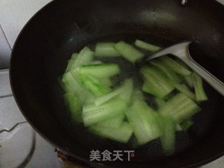 黄瓜皮蛋汤的做法步骤：4