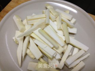 油焖茭白的做法步骤：2
