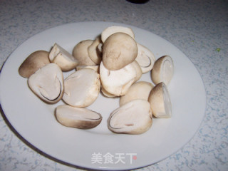 蚝油草菇的做法步骤：2