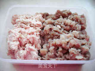 鲢鱼饺子的做法步骤：1