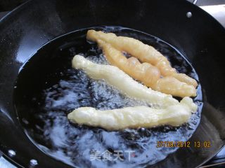 自做油条的做法步骤：7