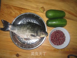 鲫鱼赤小豆节瓜汤的做法步骤：2