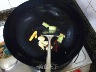 酸菜烧鲫鱼的做法步骤：5