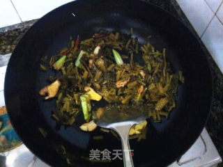 酸菜烧鲫鱼的做法步骤：6