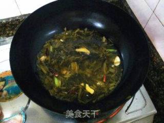 酸菜烧鲫鱼的做法步骤：7