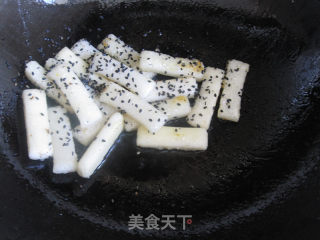 桂花芝麻糖炒年糕的做法步骤：5