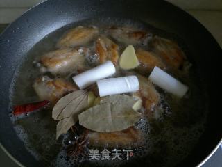 餐桌上的美味。。。啤酒酱香鸡翅的做法步骤：9