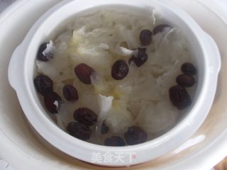 秋季滋补---简单的红枣银耳汤的做法步骤：4