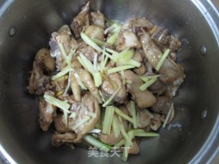 家常姜葱焖鸡的做法步骤：5