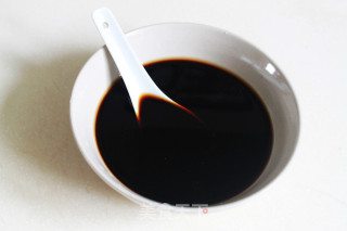 【三杯鸡】.电饭锅版的做法步骤：1