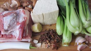 荤素扣肉的做法步骤：1