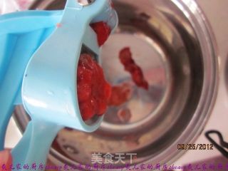 宝宝辅食——草莓汁的做法步骤：2