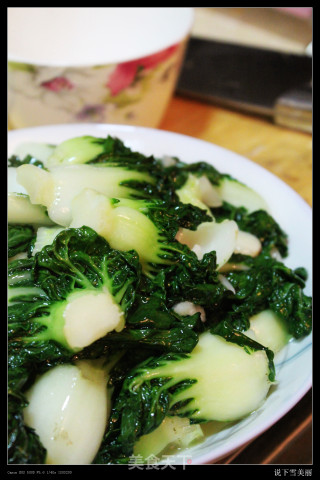 蒜炒可爱小白菜（其实我不知道叫啥这菜）的做法步骤：5