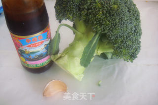 蚝油西兰花的做法步骤：1