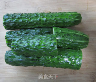 黄瓜二吃--【凉拌黄瓜皮】【虾米鸡蛋黄瓜汤】的做法步骤：2