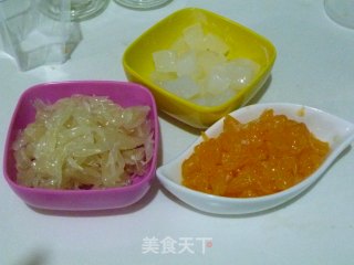 鲜果酸奶慕斯杯的做法步骤：2