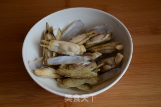 葱姜炒蛏子的做法步骤：3