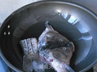 鱼头炖豆腐的做法步骤：3