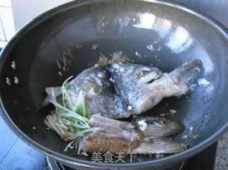 鱼头炖豆腐的做法步骤：4