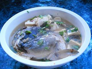 鱼头炖豆腐的做法步骤：11