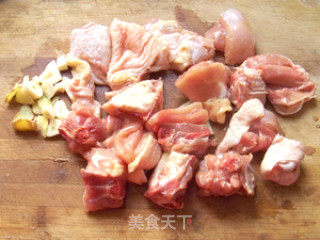 板栗酱烧鸡腿的做法步骤：1