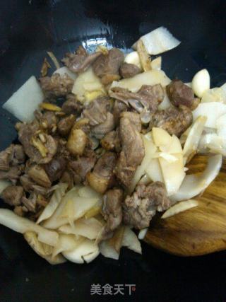 啤酒酸笋鸭的做法步骤：7