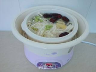 金针毛豆排骨汤的做法步骤：5