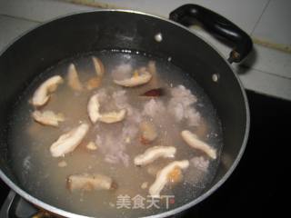 香菇瘦肉粥的做法步骤：5