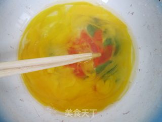 红椒鸡蛋卤面的做法步骤：2