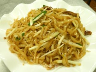 佳厨美味之《干炒牛河》广东小吃的做法步骤：3