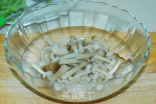 【双菇荟萃】绝配的白玉菇和蟹味菇的做法步骤：4