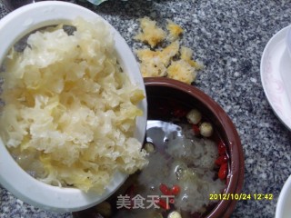 不再干物女，秋日润起来！-----之红枣百合莲子银耳羹的做法步骤：9