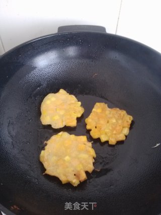 煎红薯粒饼的做法步骤：7