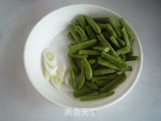 肉末煸豆角的做法步骤：2