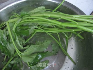 蒜拌空心菜的做法步骤：1