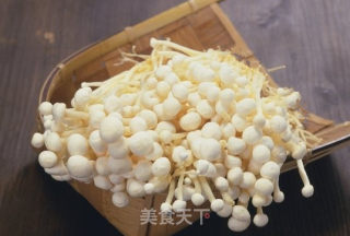 韩国辣酱金针菇的做法步骤：2