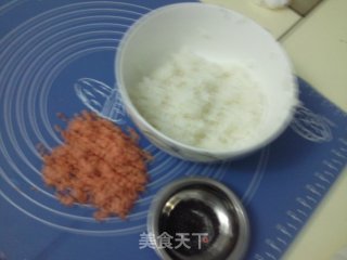 快手营养早餐之-----紫菜肉粒芝麻饭团的做法步骤：1