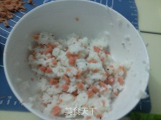 快手营养早餐之-----紫菜肉粒芝麻饭团的做法步骤：2