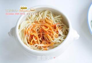 料越多越好吃——鸡丝凉面的做法步骤：4