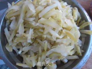 榨菜炒肉丝的做法步骤：1