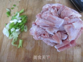 榨菜炒肉丝的做法步骤：2
