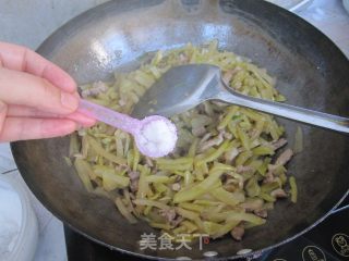 榨菜炒肉丝的做法步骤：8