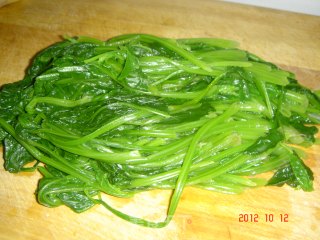姜汁菠菜的做法步骤：1